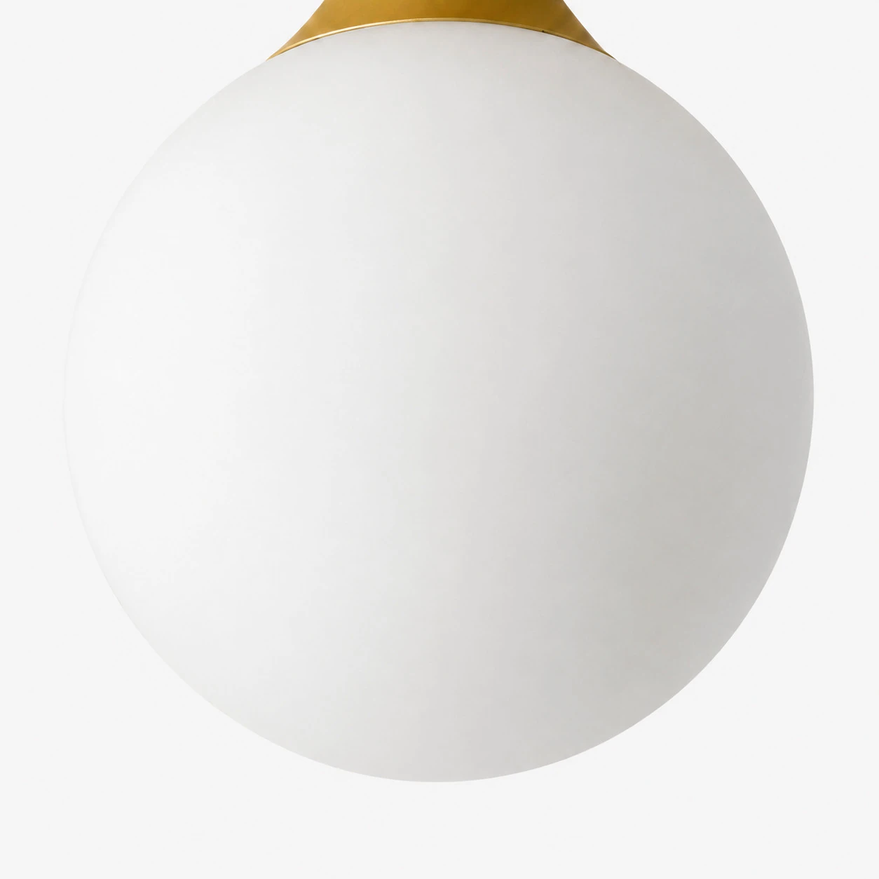 détail du globe en verre opale blanc