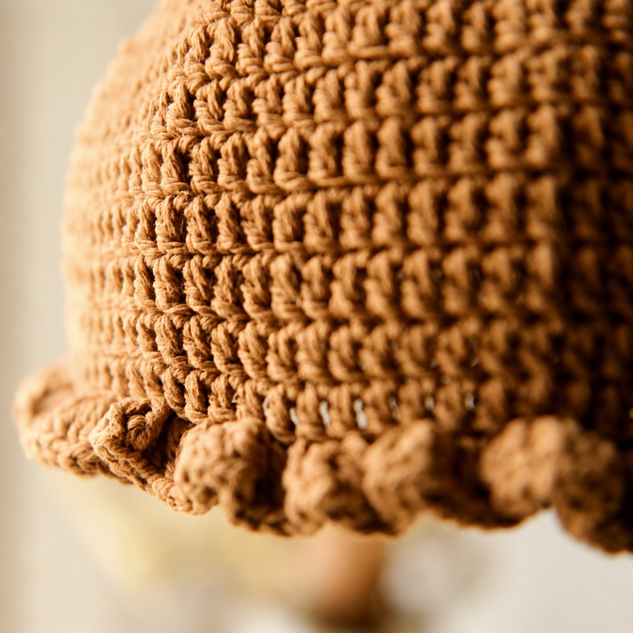Woven shade and scalloped lower edge detail