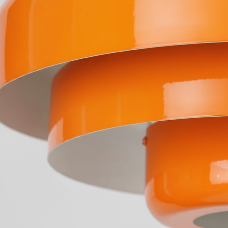 Vista laterale della lampada da soffitto Bauhaus a tre livelli modello macaron: dettaglio del profilo